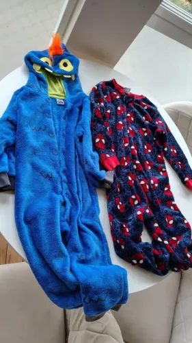 Pijamas infantil 4 e 6 anos homem aranha e Monstro!