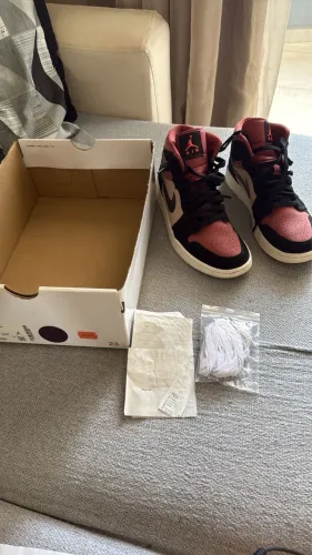 Jordan 1 mid