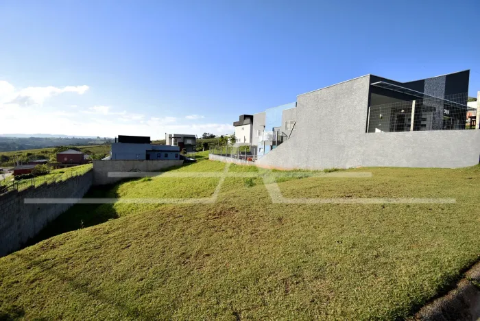 Terreno à Venda em Condomínio de Alto Padrão em Bragança Paulista