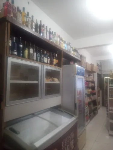 Vendo mercadoria e equipamento de mercadinho está montado e funcionando perfeitamente