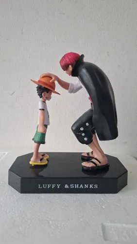 Action figure Luffy e Shanks