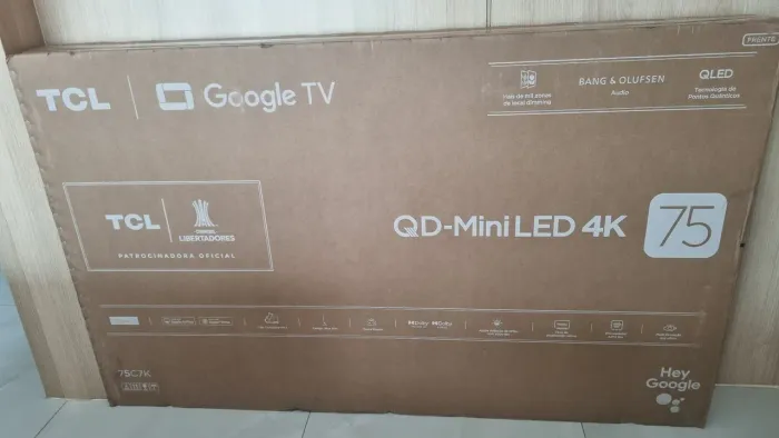 Caixa de TV TCL de 75 polegadas
