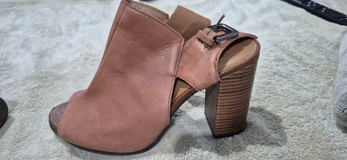 Sapato open boot em couro Tam 38