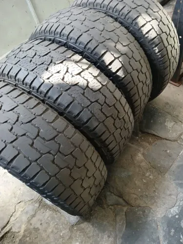 4 pneus pirelli 235/65/17