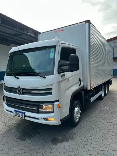 Volkswagen Delivery 13-180 6x2 2P (Diesel) Truck