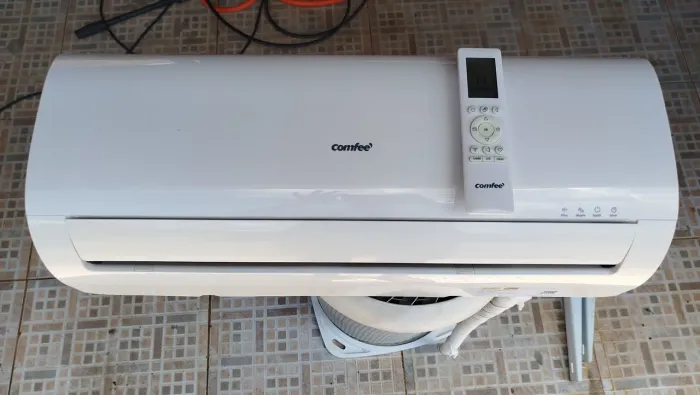 Vendo central de ar 9 mil BTUs semi nova.