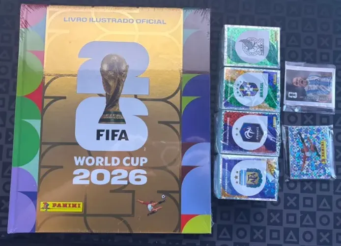 Álbum da Copa do Mundo 2026 - (Capa Dura Dourada + 980 Figurinhas + 14 Extras Coca-Cola)