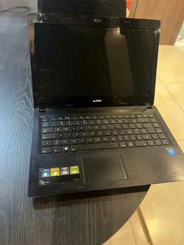 NOTEBOOK LNV L40-30 HD de 500 GB 4 GB RAM Saída HDMI e porta USB 3.0