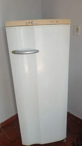Vendo Geladeira Super Re28