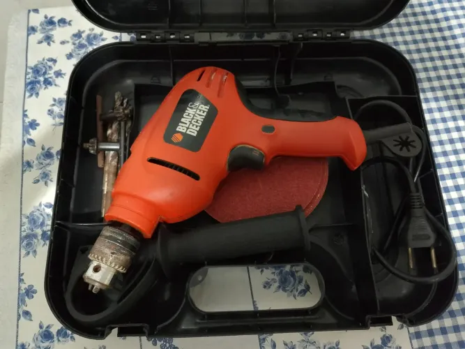 Furadeira Black & Decker 