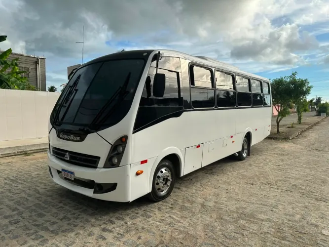 Micro ônibus ano 2015