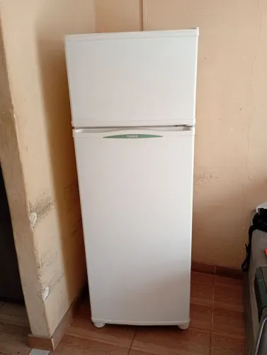 Geladeira Consul 380 litros degelo seco semi nova