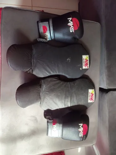 Luva de boxe e caneleira 