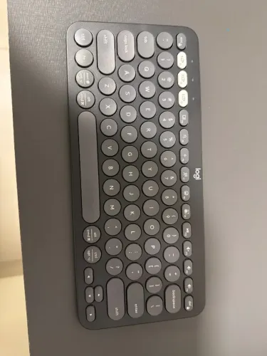 Teclado sem fio Logitech Pebble Keys 2 K380s com Conexão Bluetooth Easy-Switch