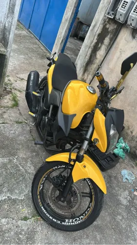 Vendo CB 300R , para bairro ou interior