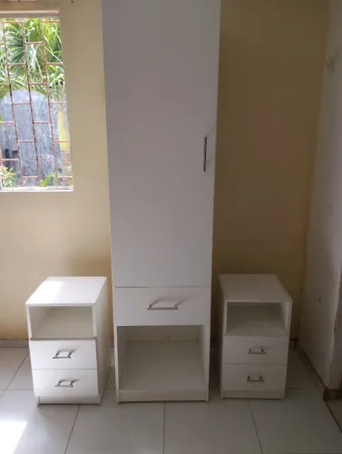 Roupeiro + criado mudo