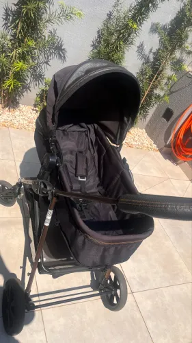 Carrinho de bebê e bebê conforto