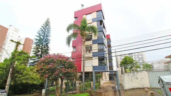 Apartamento de dois dormitórios e uma vaga de garagem na Rua Marcelo Gama, bairro Auxiliad