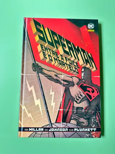 Hq superman entre a foice e o martelo 