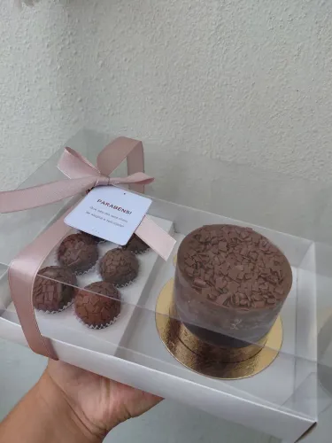 Caixa Box mini bento e 6 brigadeiros