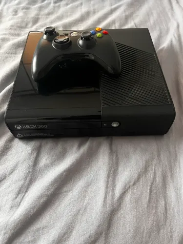 Xbox 360 destravado + 1 controle + 8 jogos 