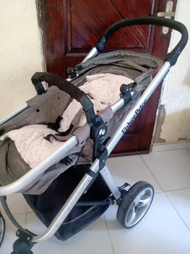 Carrinho Fisher Price Hero TS, com bebê conforto