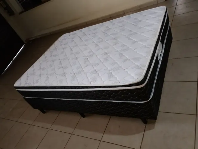 Cama box casal tamanho padrão, super conservada,com entrega grátis para Ribeirão preto sp 