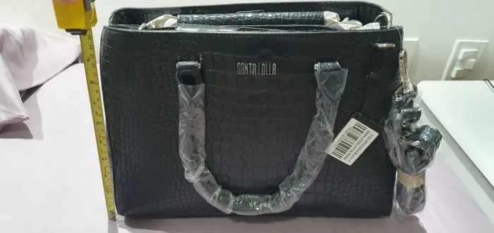Venda de bolsas santa lolla (nova) e corello (usada)