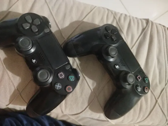 Controle de ps4 defeituoso com drift.