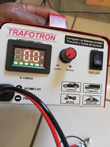 Carregador de bateria para carro