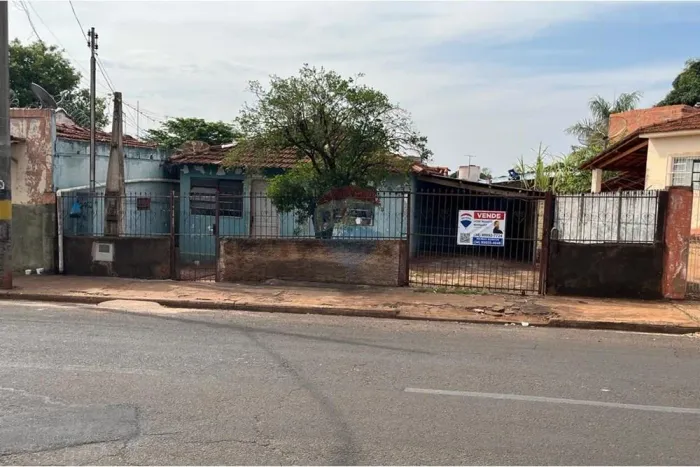 Terreno À Venda, Com Ótima Localização No Centro De Ituiutaba-MG.