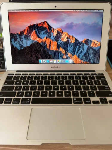 MacBook Air 11" 2012 (4GB RAM / 128GB SSD) - Com carregador e caixa originais