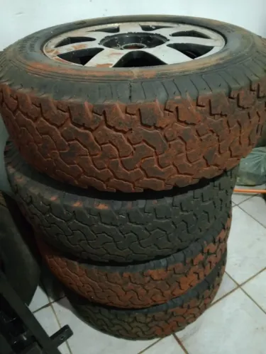 Rodão completo com pneus aro 15