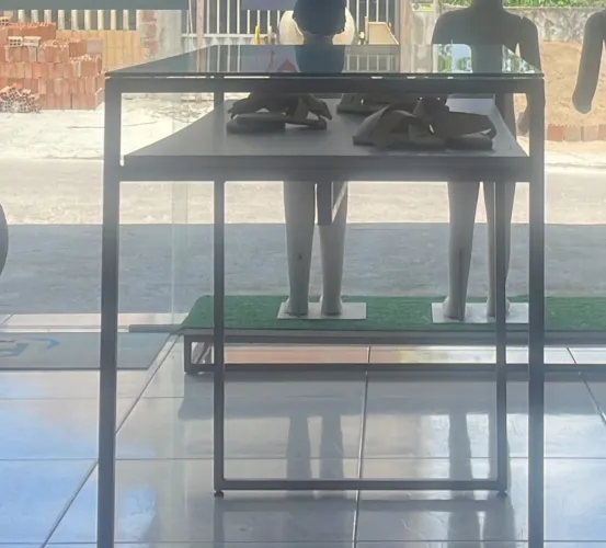Mesa para meio de loja