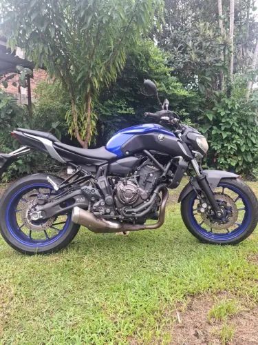 YAMAHA MT 07 2022