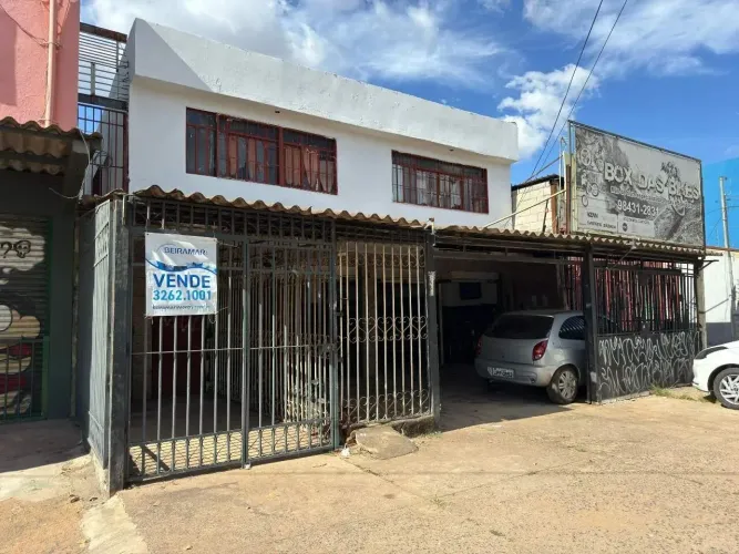 Sobrado com Loja e 7 Kitnets à Venda na QNM 22  Ceilândia