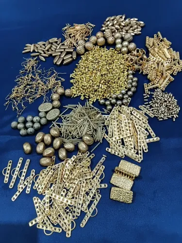 Peças douradas para montar bijuterias