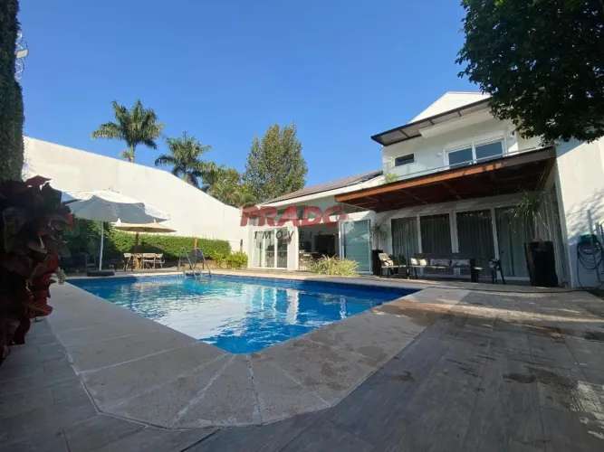 Sobrado à venda em Maringá, Zona 08, com 4 quartos, com 597.53 m², Delta Ville II
