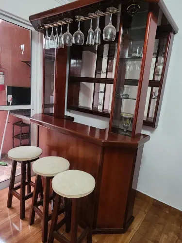 Barzinho com Banquetas e Taças