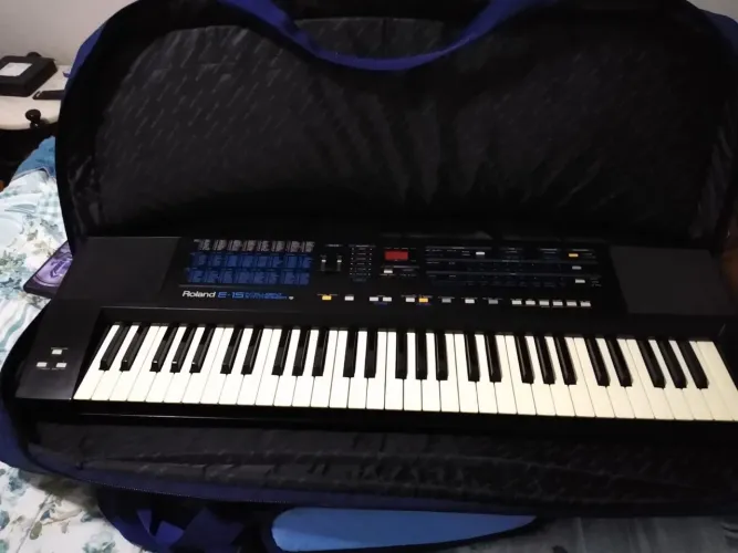 Teclado Roland E15 + Bag acolchoado+ suporte+fonte