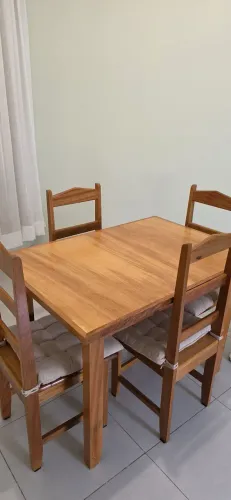 Mesa de jantar 4 cadeiras - madeira maciça