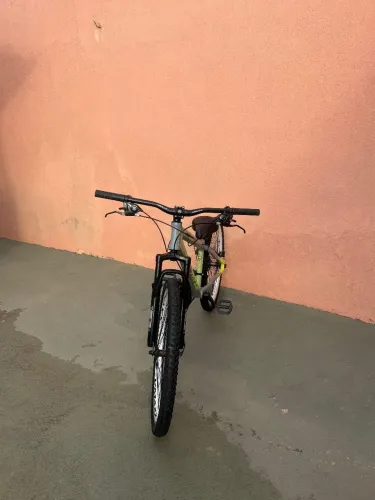 VENDO BIKE ARO 26 Bem conservada Pronta para uso Chama no direct