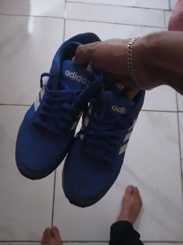Tênis Adidas 