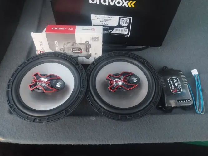 Par de auto falante triaxial 6 Bravox + módulo amplificador tl500