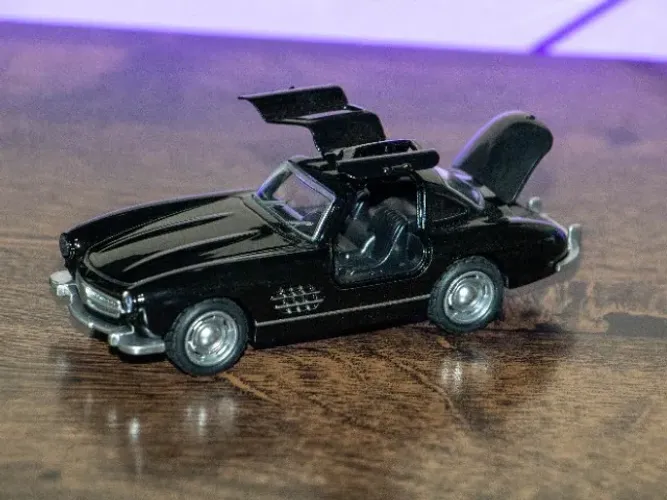 Miniatura 1/36 réplica Mercedes-Benz 300 SL Gullwing