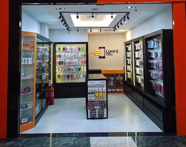 Vendo lote com cinco móveis de loja 