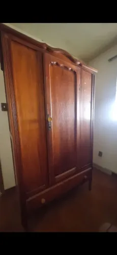 Guarda roupa de antiquário