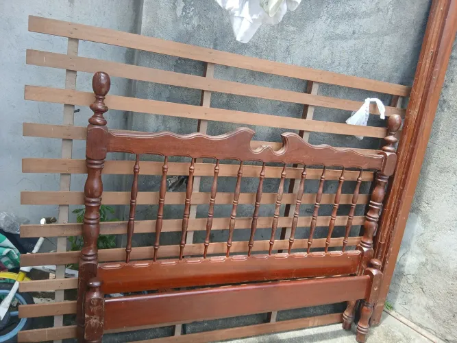 Vendo cama madeira maciça 