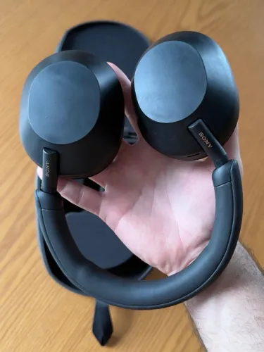 Fone Sony WH-1000XM5 com cancelamento de ruído