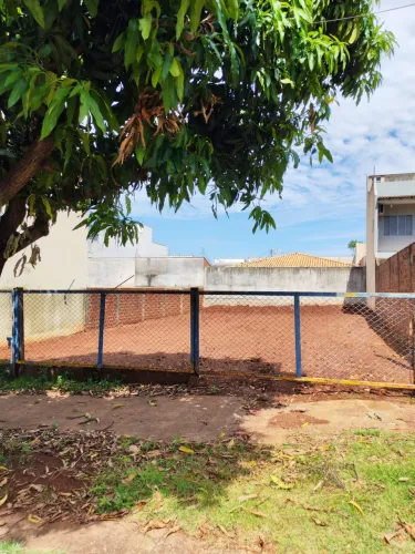 Terreno Comercial à Venda, 300m², Jardim Licce, Maringá - R$ 350.000